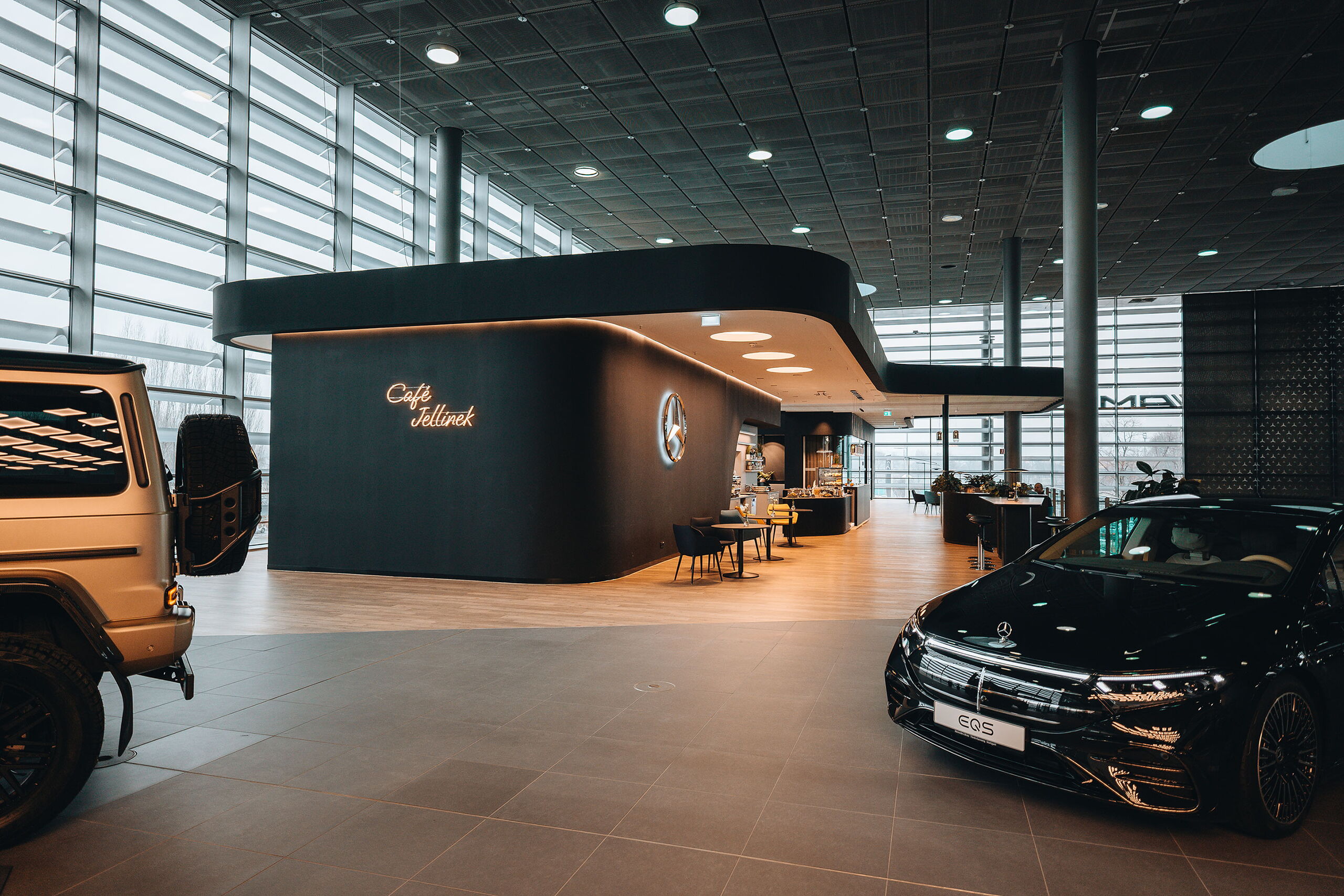 Café Jellinek  - Kaffeepause in der Mercedes-Benz Welt.